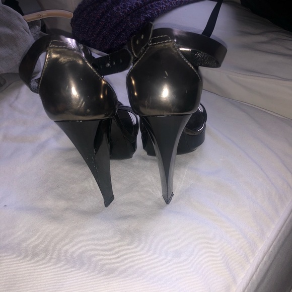 Burberry Heals - worn twice size 6 1/2 - Picture 2 of 6